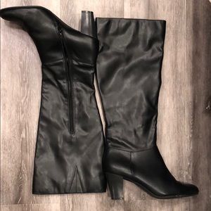 Black heeled leather boots
